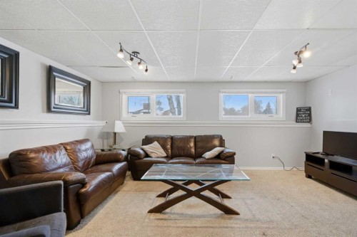 127 Queen Tamara Road Se, Calgary, AB - Indoor Photo Showing Living Room