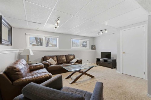127 Queen Tamara Road Se, Calgary, AB - Indoor Photo Showing Living Room