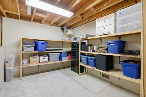 127 Queen Tamara Road Se, Calgary, AB - Indoor