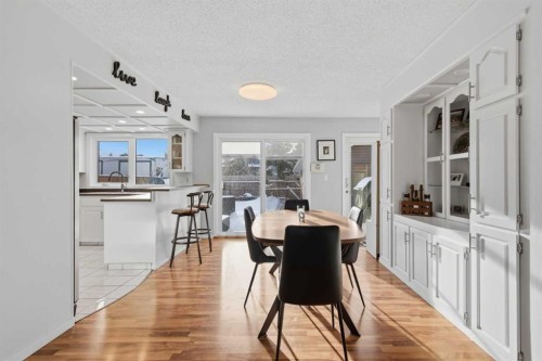 127 Queen Tamara Road Se, Calgary, AB - Indoor