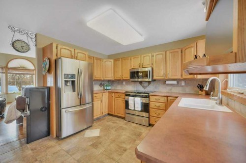 25-41124 Range Road 282, Rural Lacombe County, AB - Indoor Photo Showing Kitchen With Double Sink