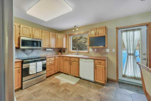 25-41124 Range Road 282, Rural Lacombe County, AB - Indoor Photo Showing Kitchen