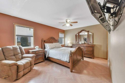 25-41124 Range Road 282, Rural Lacombe County, AB - Indoor Photo Showing Bedroom