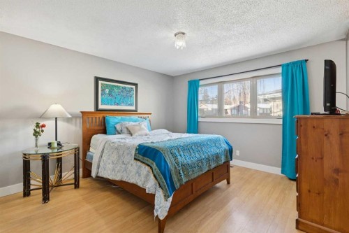 5432 Silverdale Drive Nw, Calgary, AB - Indoor Photo Showing Bedroom