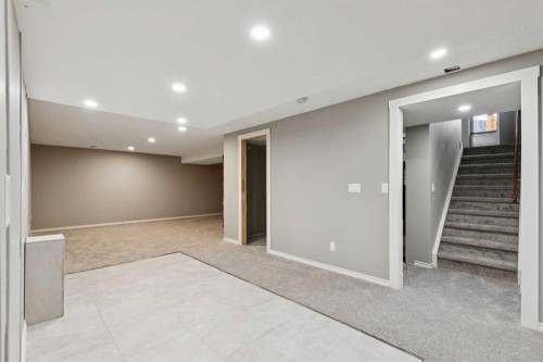 5432 Silverdale Drive Nw, Calgary, AB - Indoor