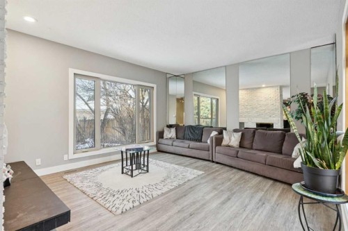 5432 Silverdale Drive Nw, Calgary, AB - Indoor Photo Showing Living Room