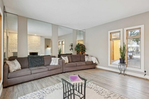 5432 Silverdale Drive Nw, Calgary, AB - Indoor Photo Showing Living Room