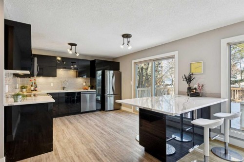 5432 Silverdale Drive Nw, Calgary, AB - Indoor Photo Showing Kitchen With Upgraded Kitchen