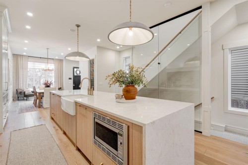 2810 26 St, Calgary, AB - Indoor Photo Showing Kitchen