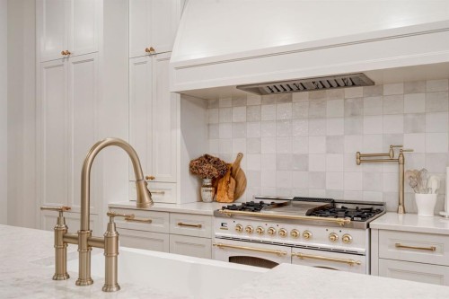 2810 26 St, Calgary, AB - Indoor Photo Showing Kitchen