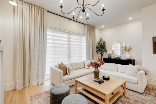 2810 26 St, Calgary, AB - Indoor Photo Showing Living Room