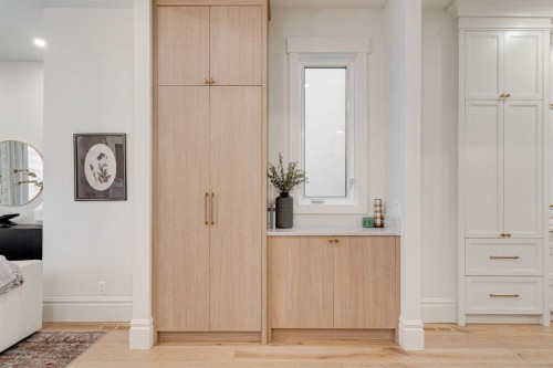 2810 26 St, Calgary, AB - Indoor Photo Showing Other Room