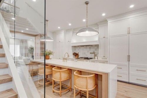 2810 26 St, Calgary, AB - Indoor Photo Showing Kitchen With Upgraded Kitchen