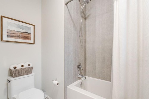 2810 26 St, Calgary, AB - Indoor Photo Showing Bathroom