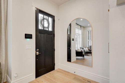 2810 26 St, Calgary, AB - Indoor Photo Showing Other Room