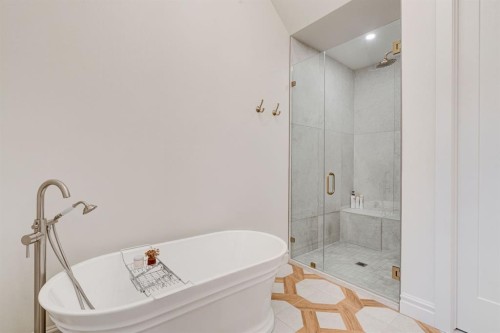 2810 26 St, Calgary, AB - Indoor Photo Showing Bathroom