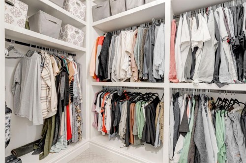 2810 26 St, Calgary, AB - Indoor With Storage