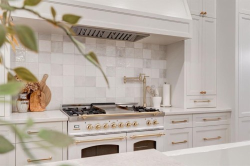 2810 26 St, Calgary, AB - Indoor Photo Showing Kitchen