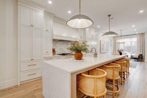 2810 26 St, Calgary, AB - Indoor Photo Showing Kitchen With Upgraded Kitchen
