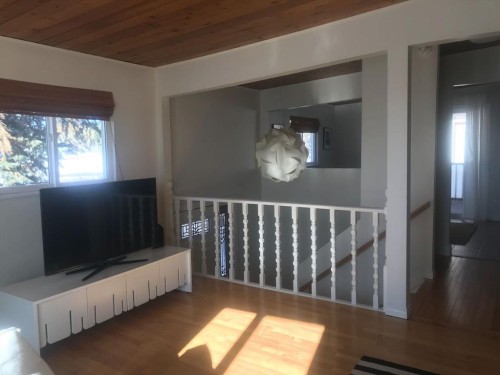 2135 Spiller Road Se, Calgary, AB - Indoor Photo Showing Other Room