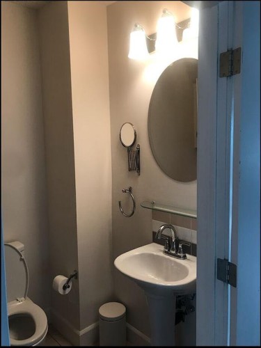 2135 Spiller Road Se, Calgary, AB - Indoor Photo Showing Bathroom