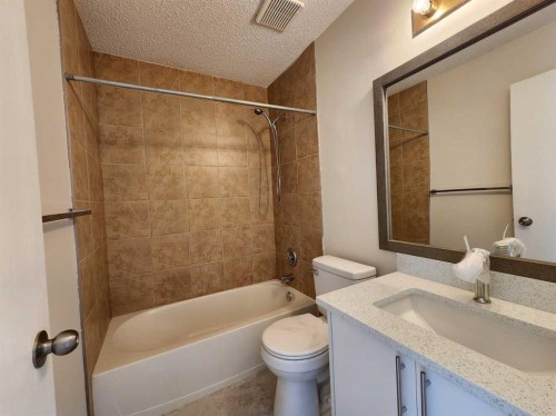 86 Harvest Rose Circle Ne, Calgary, AB - Indoor Photo Showing Bathroom
