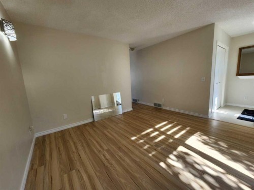 86 Harvest Rose Circle Ne, Calgary, AB - Indoor Photo Showing Other Room