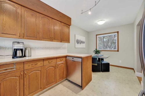 920 42 Street Sw, Calgary, AB - Indoor Photo Showing Kitchen
