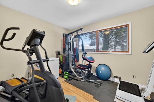 920 42 Street Sw, Calgary, AB - Indoor Photo Showing Gym Room