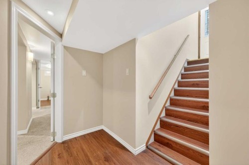 920 42 Street Sw, Calgary, AB - Indoor Photo Showing Other Room