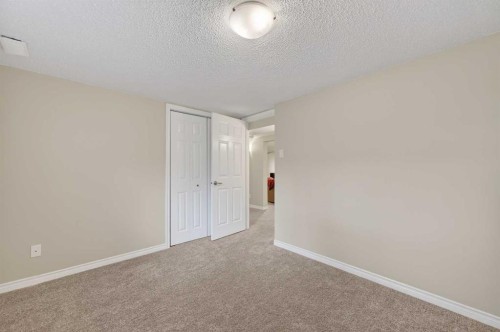 920 42 Street Sw, Calgary, AB - Indoor Photo Showing Other Room