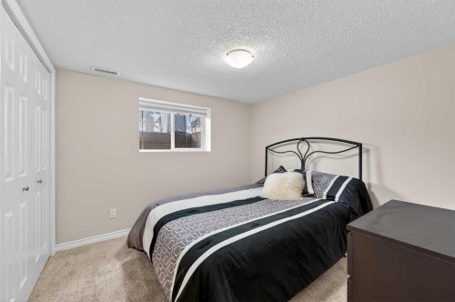 920 42 Street Sw, Calgary, AB - Indoor Photo Showing Bedroom