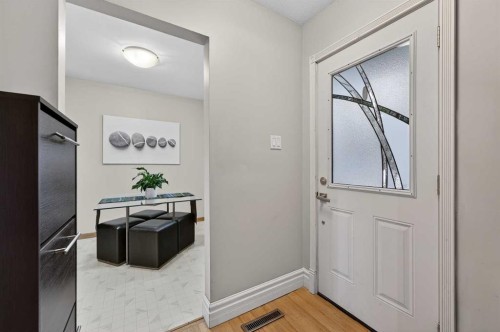 920 42 Street Sw, Calgary, AB - Indoor Photo Showing Other Room