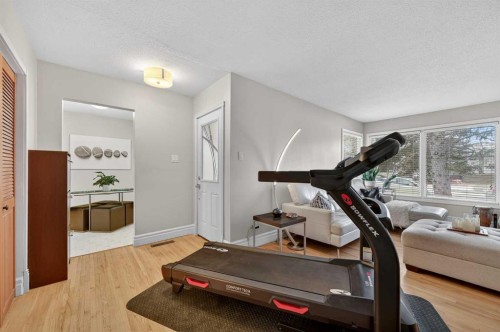 920 42 Street Sw, Calgary, AB - Indoor