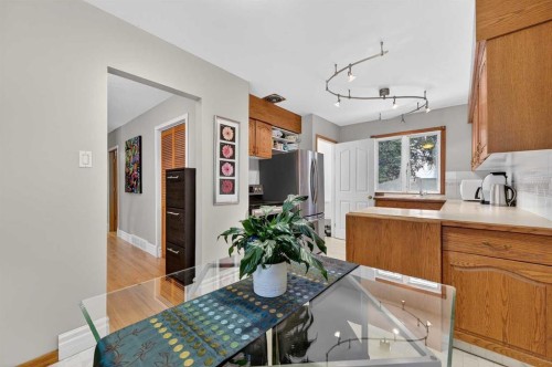 920 42 Street Sw, Calgary, AB - Indoor