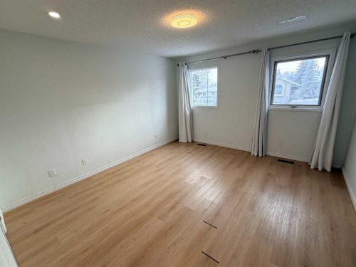 651 Macewan Drive Nw, Calgary, AB - Indoor Photo Showing Other Room