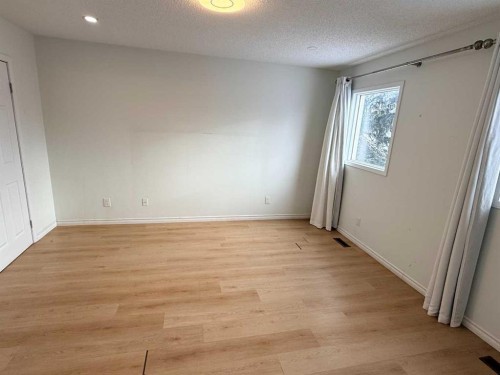 651 Macewan Drive Nw, Calgary, AB - Indoor Photo Showing Other Room