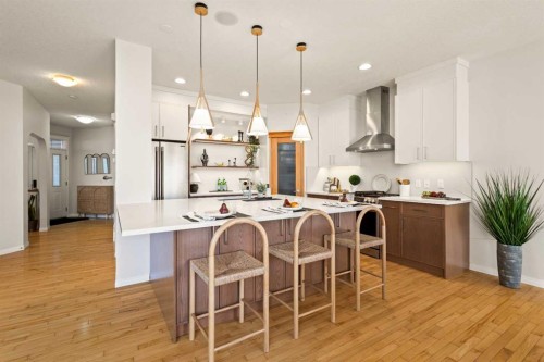 511 Cresthaven Place Sw, Calgary, AB - Indoor Photo Showing Kitchen With Upgraded Kitchen