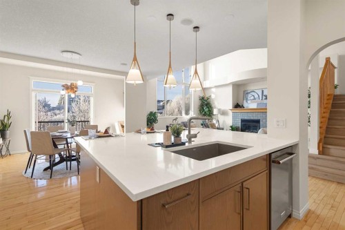 511 Cresthaven Place Sw, Calgary, AB - Indoor Photo Showing Kitchen With Upgraded Kitchen