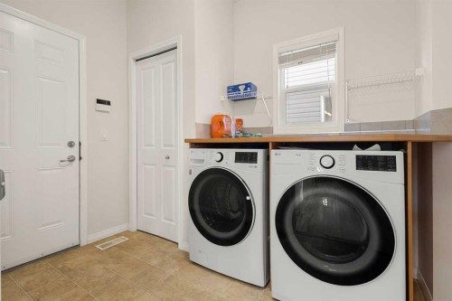 511 Cresthaven Place Sw, Calgary, AB - Indoor Photo Showing Laundry Room