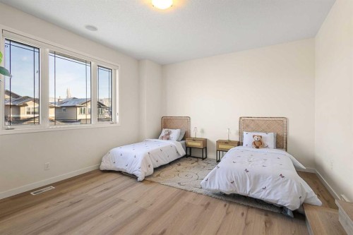 511 Cresthaven Place Sw, Calgary, AB - Indoor Photo Showing Bedroom