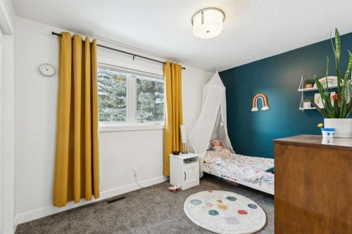 169 Braniff Crescent Sw, Calgary, AB - Indoor Photo Showing Bedroom