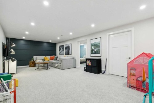 169 Braniff Crescent Sw, Calgary, AB - Indoor