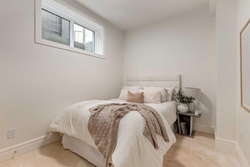 412 40 Avenue Sw, Calgary, AB - Indoor Photo Showing Bedroom