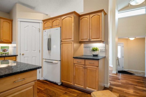 154 Bridlecreek Park Sw, Calgary, AB - Indoor Photo Showing Kitchen