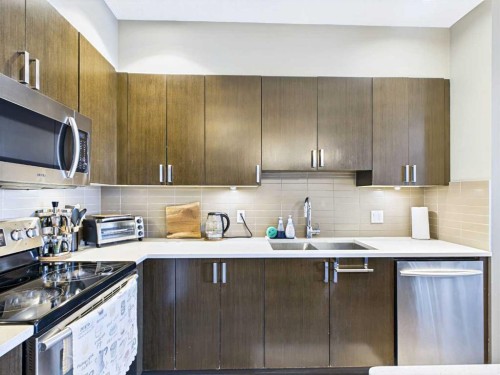 305-28 Auburn Bay Link Se, Calgary, AB - Indoor Photo Showing Kitchen With Double Sink With Upgraded Kitchen