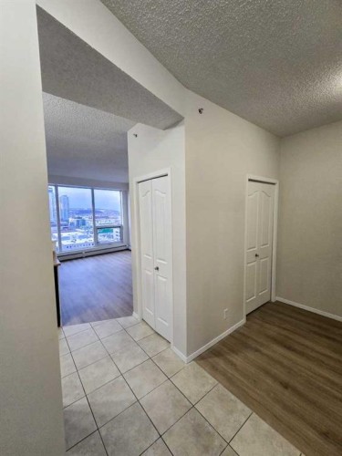 1213-1053 10 Street Sw, Calgary, AB - Indoor Photo Showing Other Room