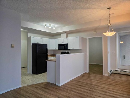 1213-1053 10 Street Sw, Calgary, AB - Indoor Photo Showing Kitchen