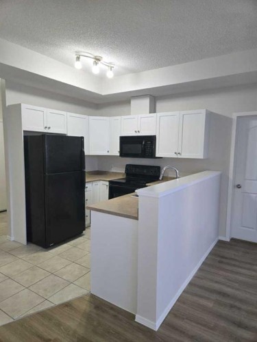 1213-1053 10 Street Sw, Calgary, AB - Indoor Photo Showing Kitchen
