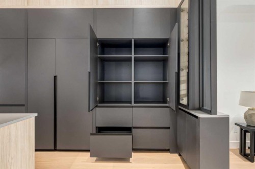 637 51 Avenue Sw, Calgary, AB - Indoor